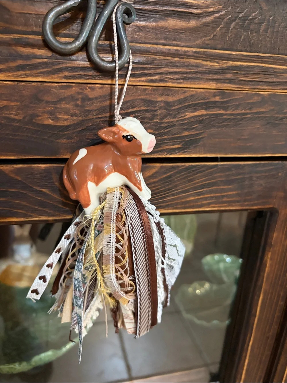 Salt shaker tassel